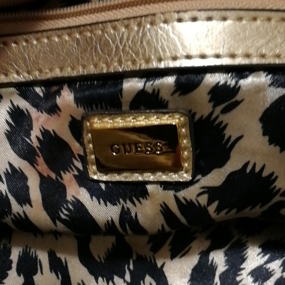 VGUC glitzy gold Guess purse with chain handle - Picture 6 of 8